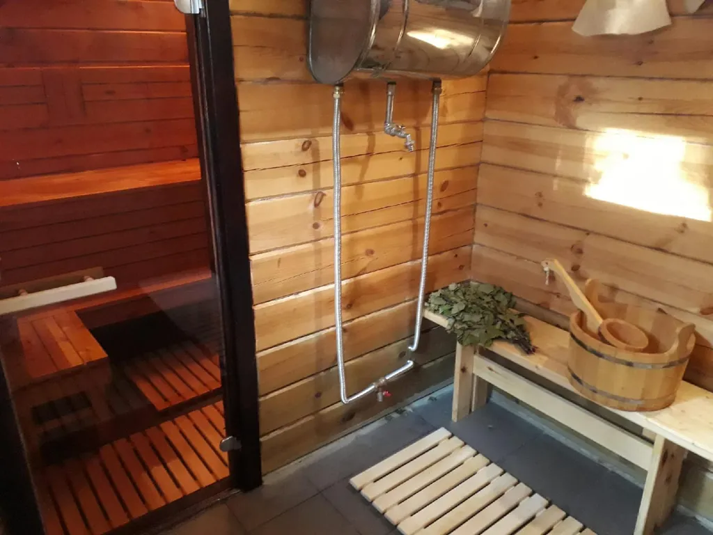 Дом с прудом в лесу, баня банный чан