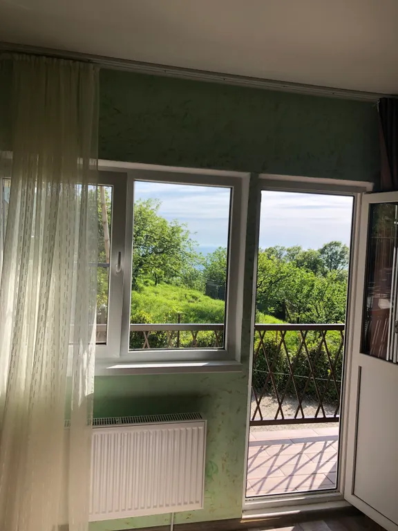 Уютная студия с видом на море и лес