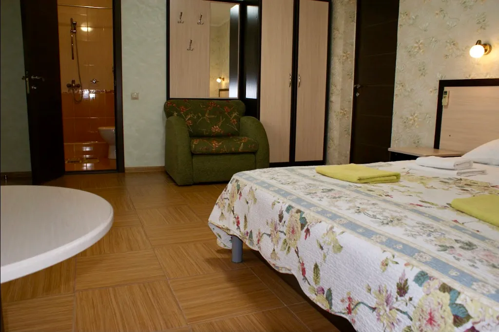 Комната с балконом