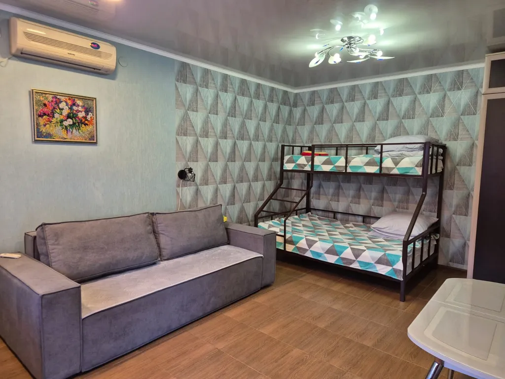 Дача с бассейном на море