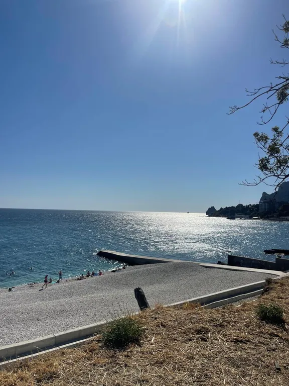 Улучшенный номер с видом на море и горы