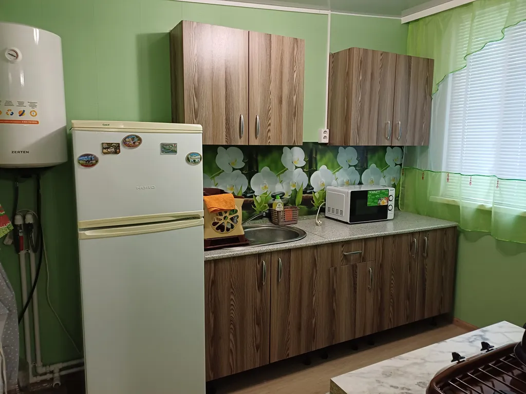 Домик со своей кухней и беседкой