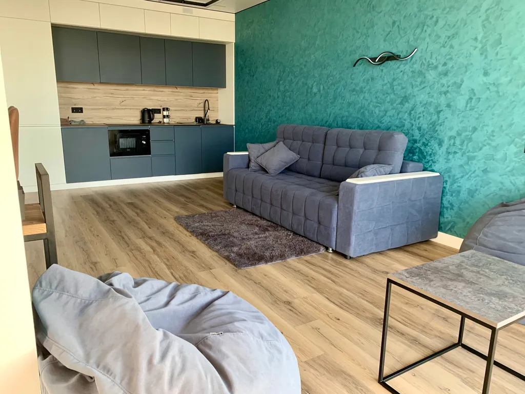 Элитная квартира с панорамным окнами витражами с видом на море