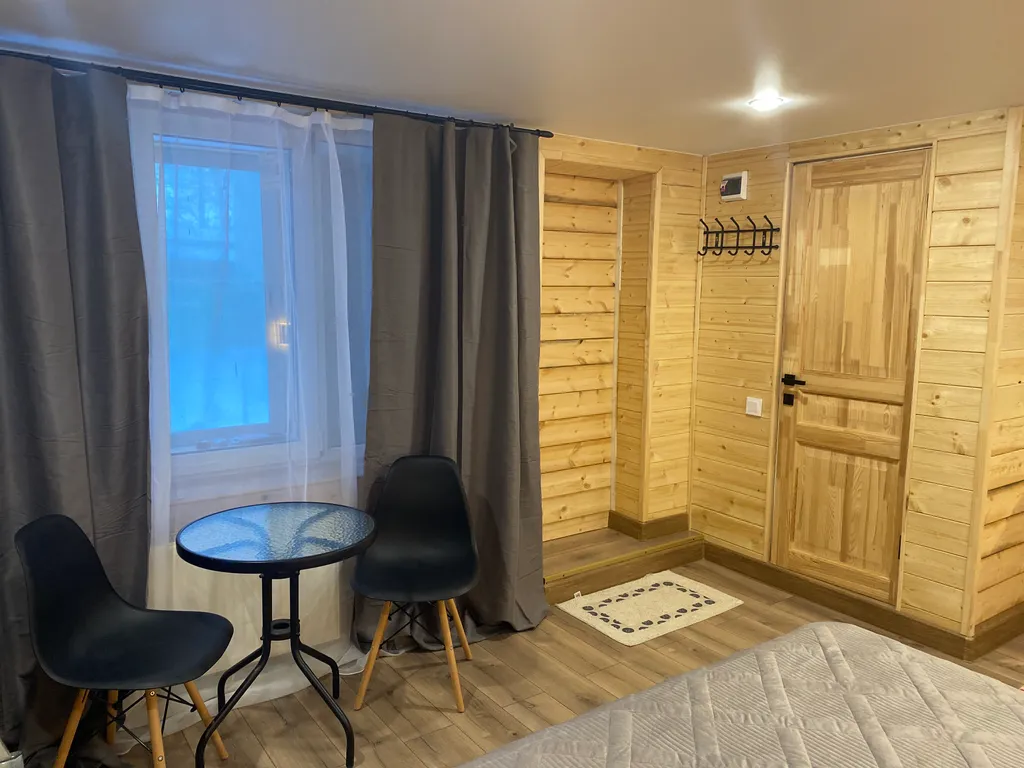 Уютный номер на берегу реки Волхов