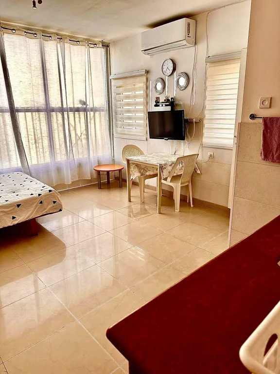 Новая эксклюзивная студия у моря в доме с лифтом