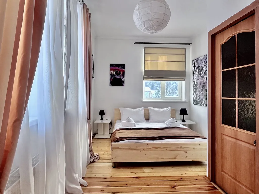 Коттедж с баней на дровах рядом с европарком