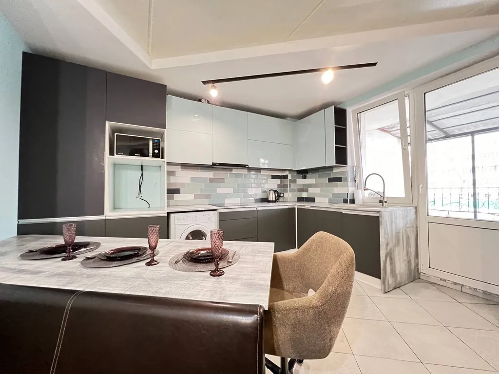 Трехкомнатная с оригинальным дизайнерским ремонтом ЦЕНТР