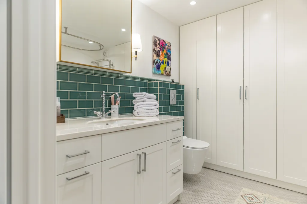 Уютная двухуровневая квартира с камином