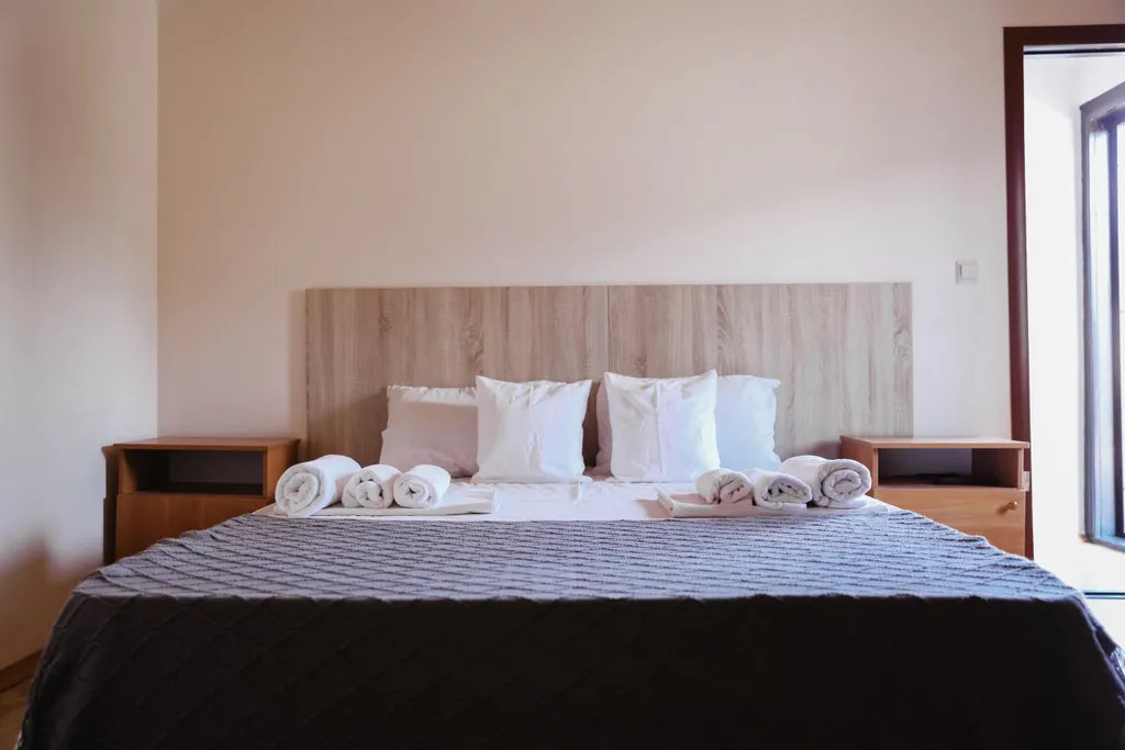 Двухместный номер с 2 отдельными кроватями эконом и общим санузлом