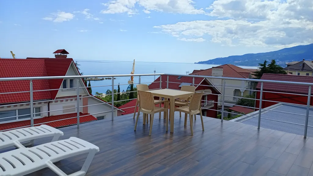 Трёхкомнатная квартира с панорамным видом на море и горы