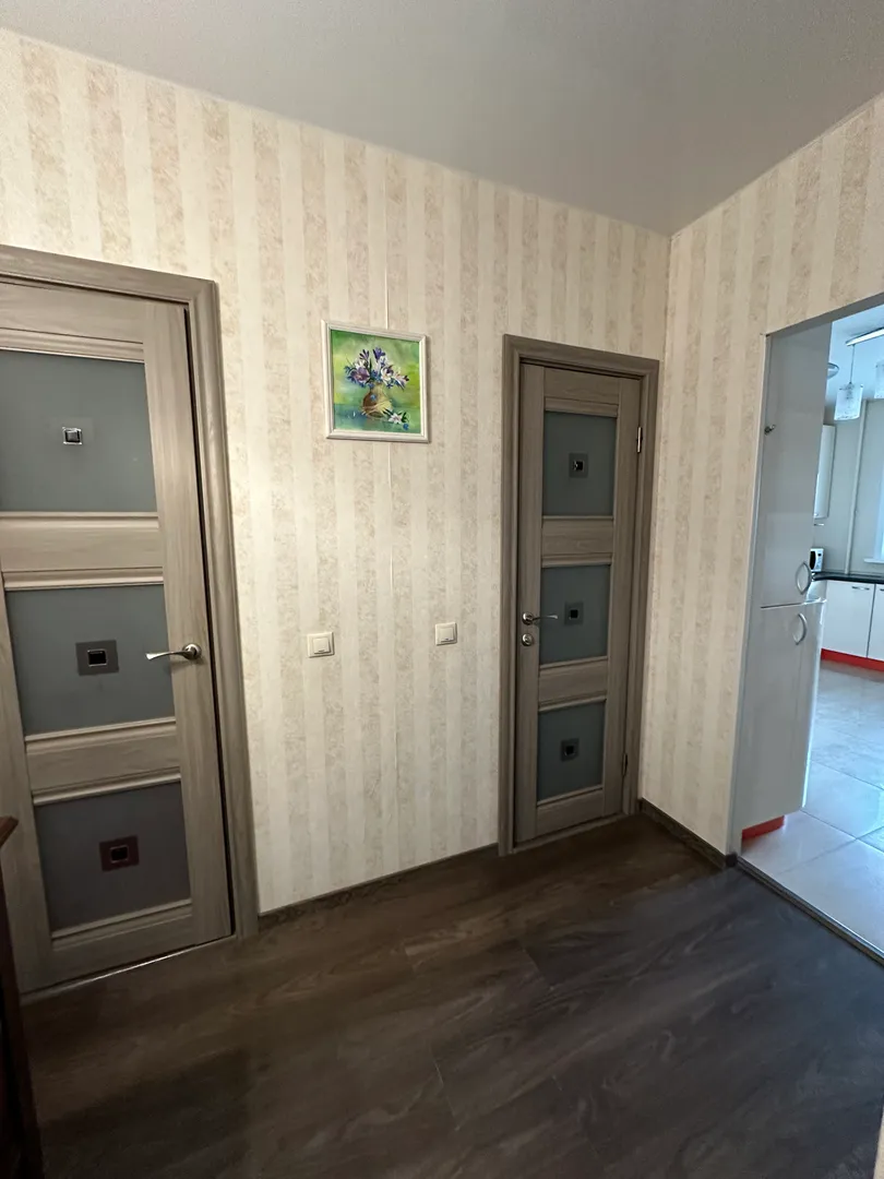 Входы в туалет и ванную также из коридора.