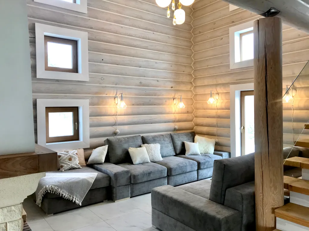 Дом на скале с видом на озеро