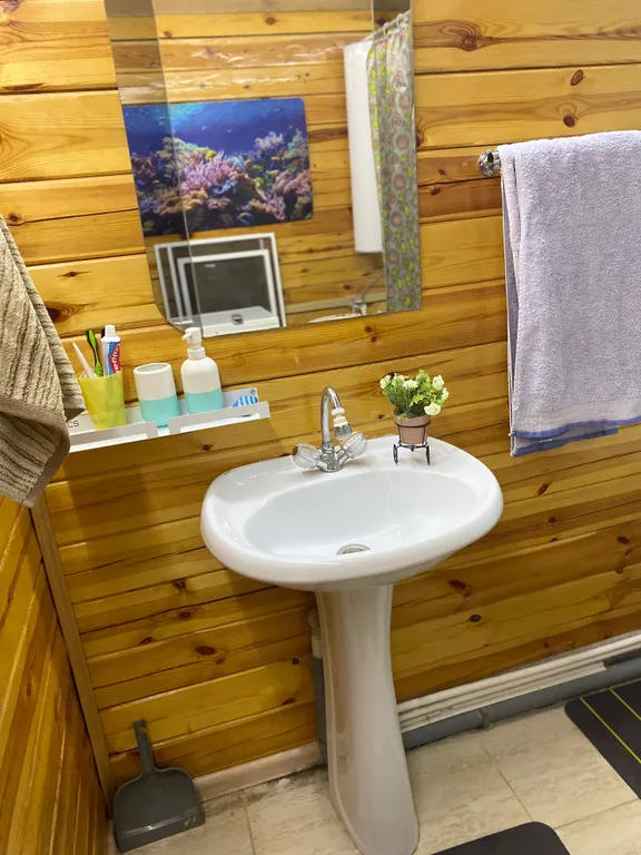 Уютный дом на берегу реки