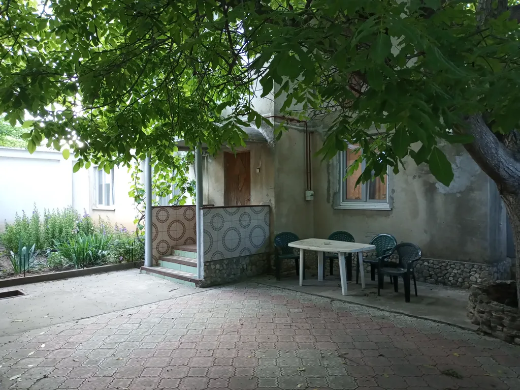 Коттедж Уютный домик с отдельным двором в тихом районе города — аренда посуточно в Евпатория