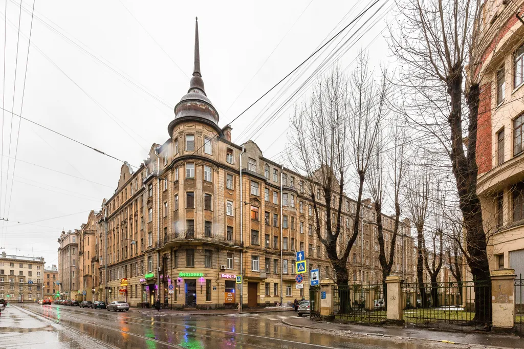 3-к квартира с видом на крыши Петроградки со своим музеем