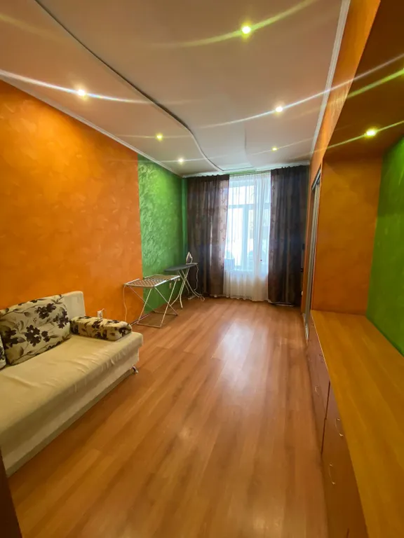 2-комнатная квартира у Лопатинского сада в самом центре