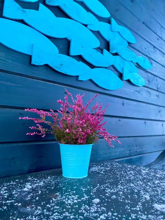 Милый домик у озера с баней