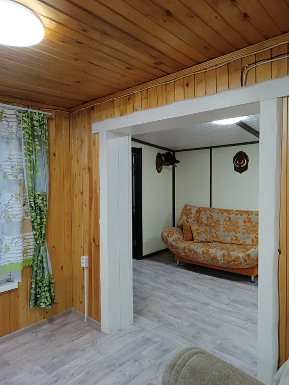 Уютный домик у реки