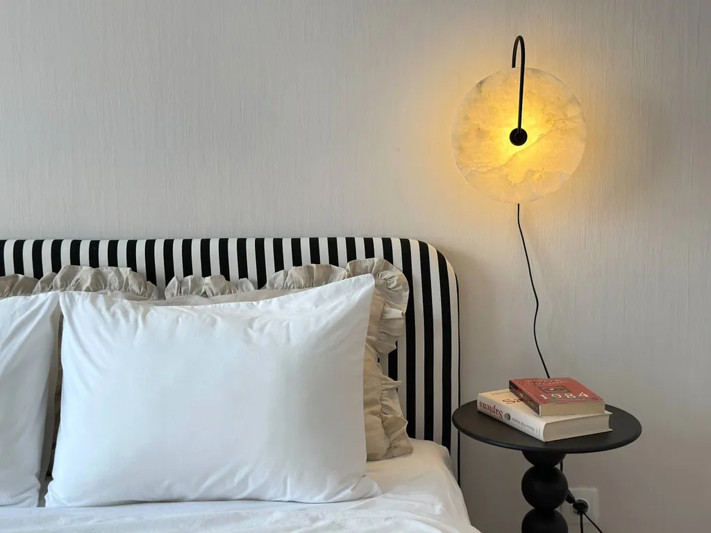 Стильная квартира в доме у озера