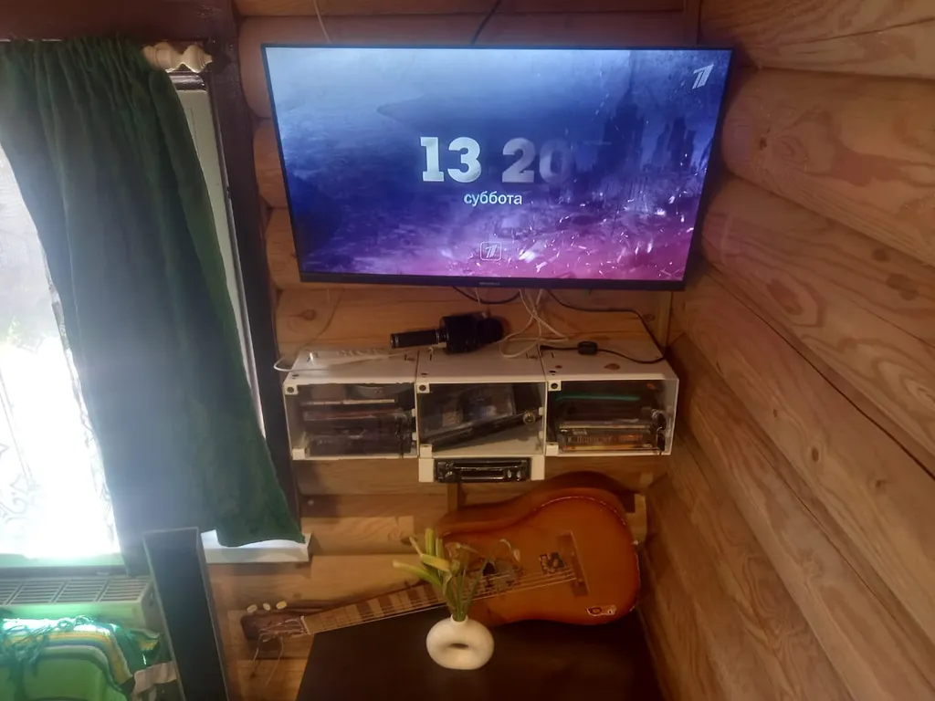 Дом с баней в лесу возле храма и озера