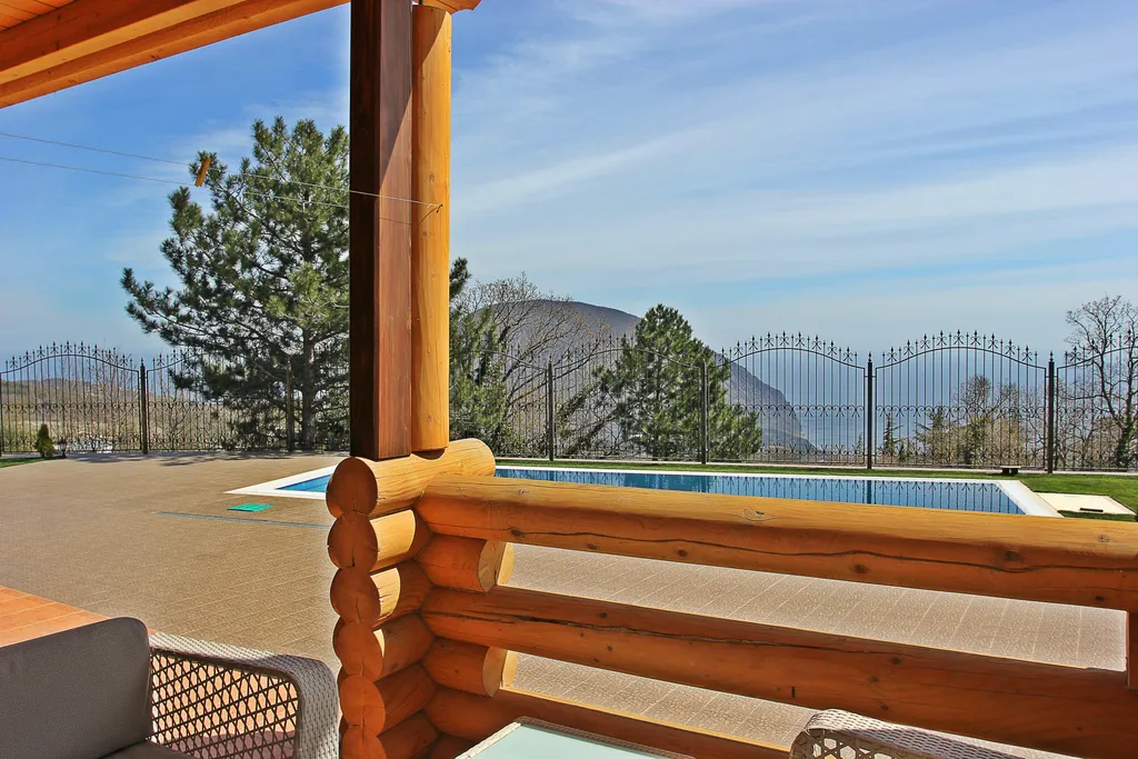 Дом с панорамным видом на море и гору Аю-Даг