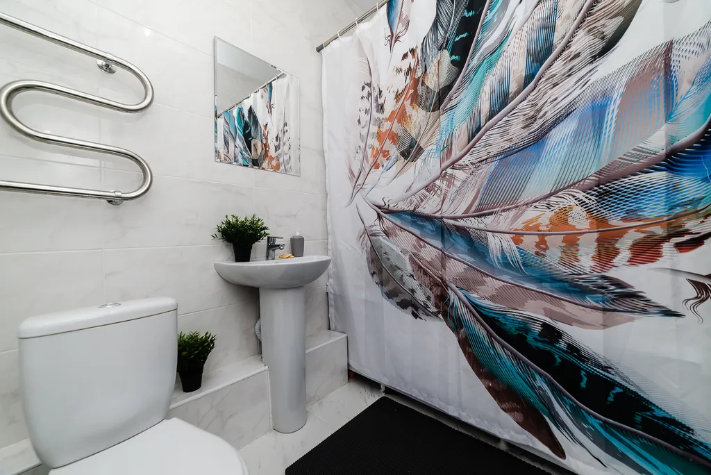 Новая просторная дизайнерская квартира-студия с высокими потолками