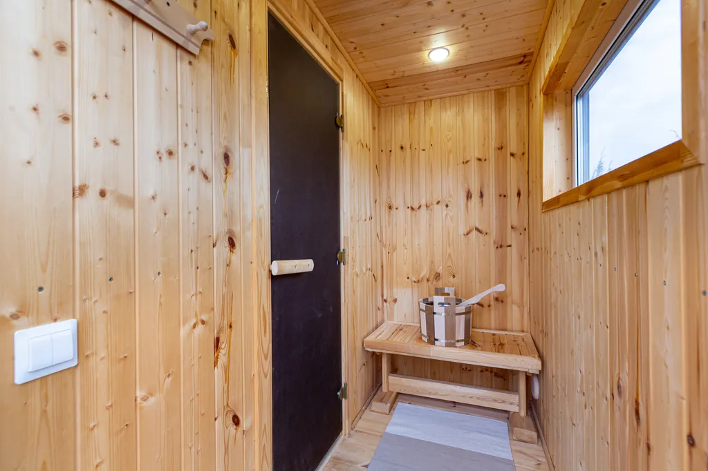 Семейный домик с финской сауной у леса