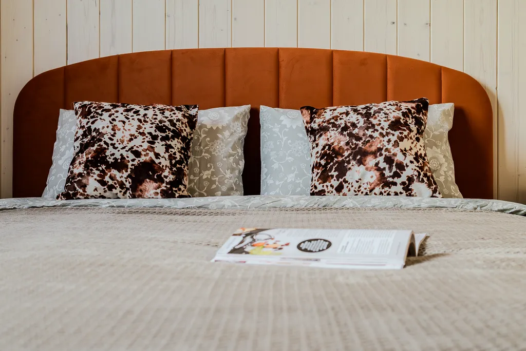 Новый дом с большим столом, кинотеатром, баней