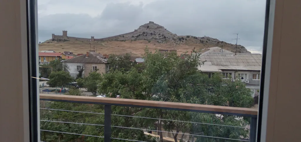 Апартаменты с видом на Генуэзскую крепость