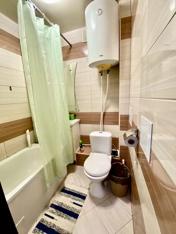 Двухместная комната с балконом и общим санузлом (White, Gold)