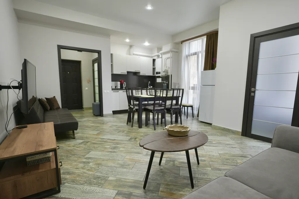 Большая квартира напротив подъемника