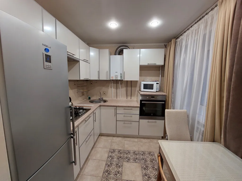 Двушка с планировкой трёшки. Микрорайон