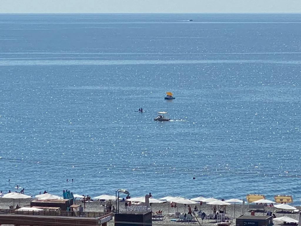 Квартира с двумя открытыми балконами и видом на море