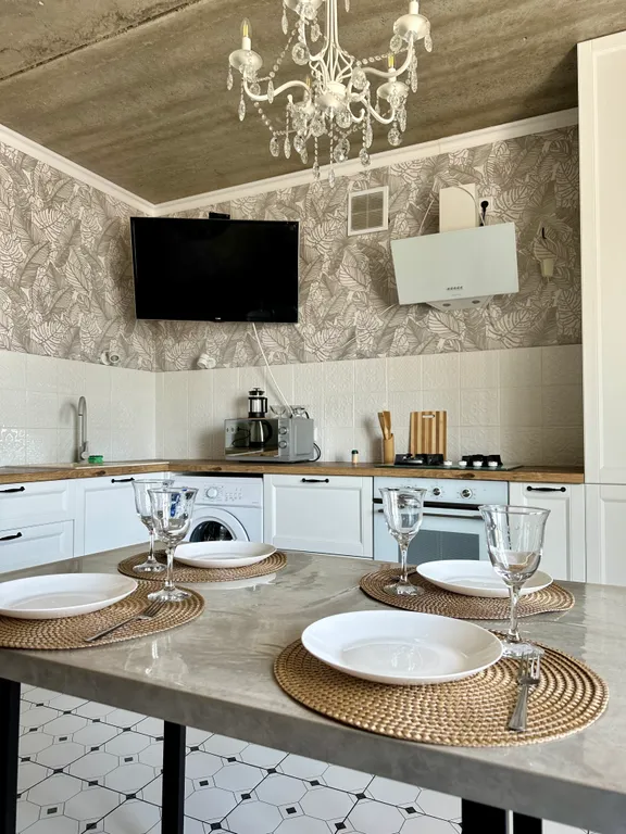 Квартира с кондиционером,бетонным потолком в 5-ти минутах от монастыря