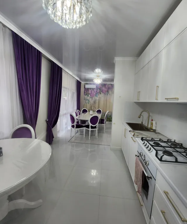 Большой дом с видом на гору