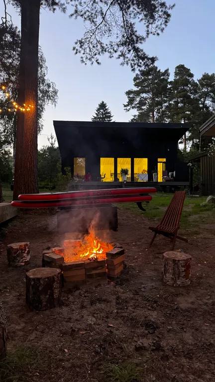 Стильный дом на берегу Ладожского озера с панорамным видом