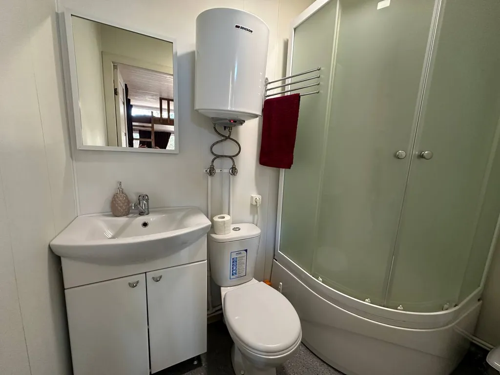 Уютный дом с видом на озеро