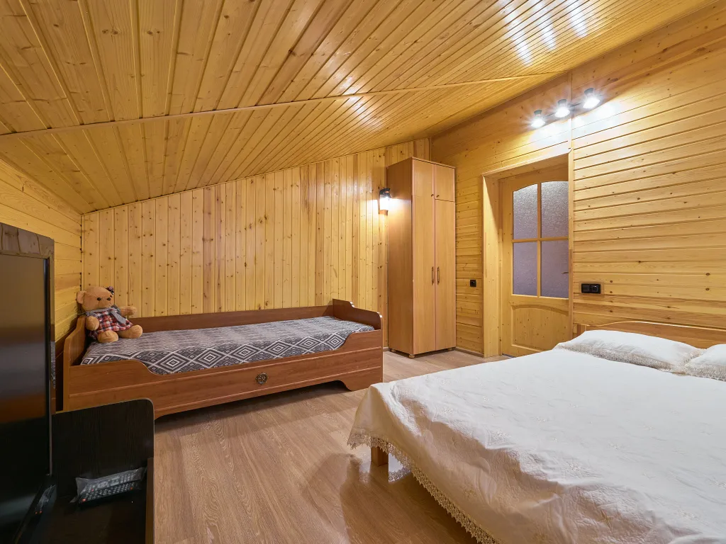 Домик с сауной и беседкой