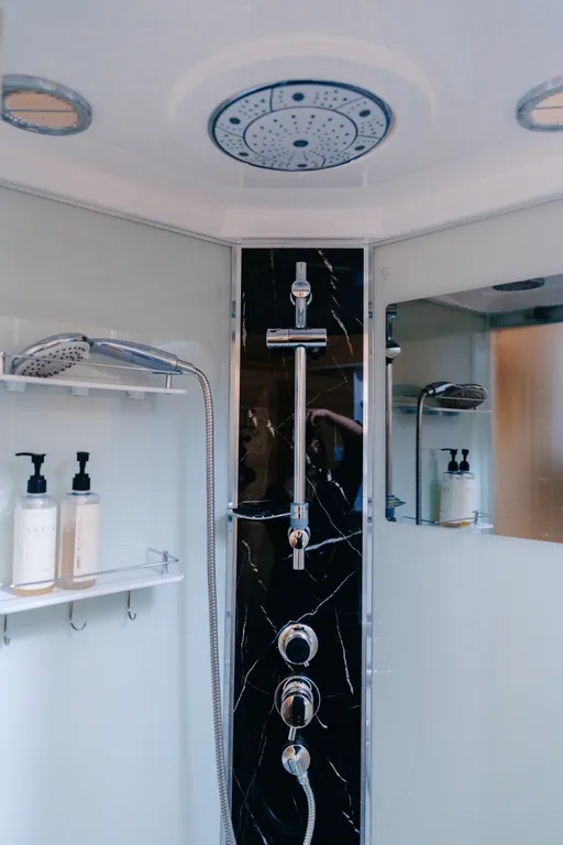 Домик с уютной террасой с красивым видом на горы