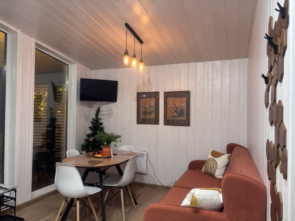 Уютный новый дом с сауной включена в стоимость и видом на озеро и лес