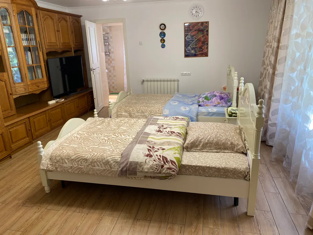 Квартира Квартира Большой улучшенный номер в коттедже с отдельным входом со двора — Краснодар