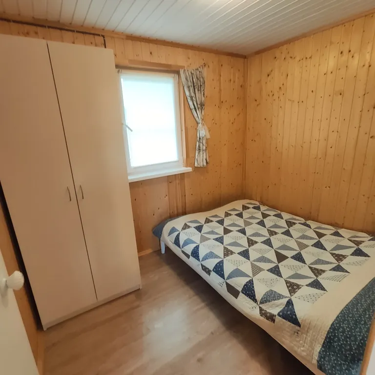 Коттедж Дом с террасой прямо на берегу реки — Торфяное