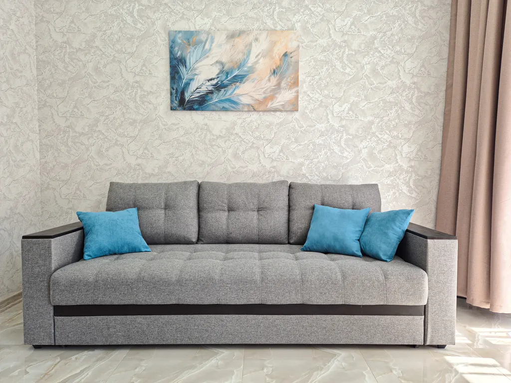 Просторная студия с балконом