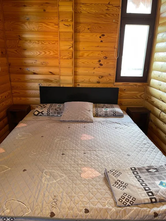 Двухэтажный дом в частном секторе