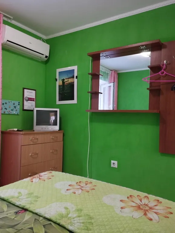 Уютная маленькая комната на первом этаже дома близко к морю