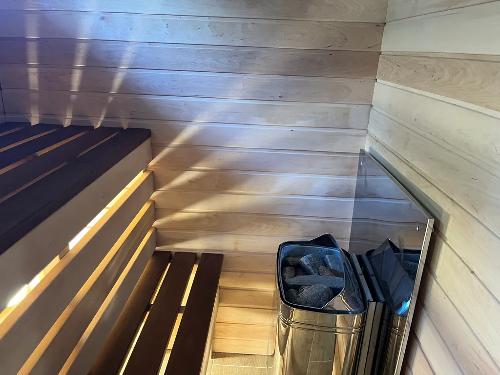 Домик в Карелии на берегу озера