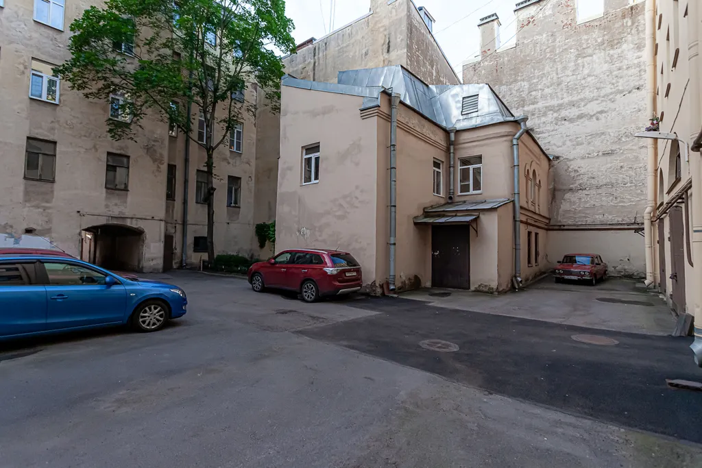 Двухэтажная шкатулка у Литейного моста