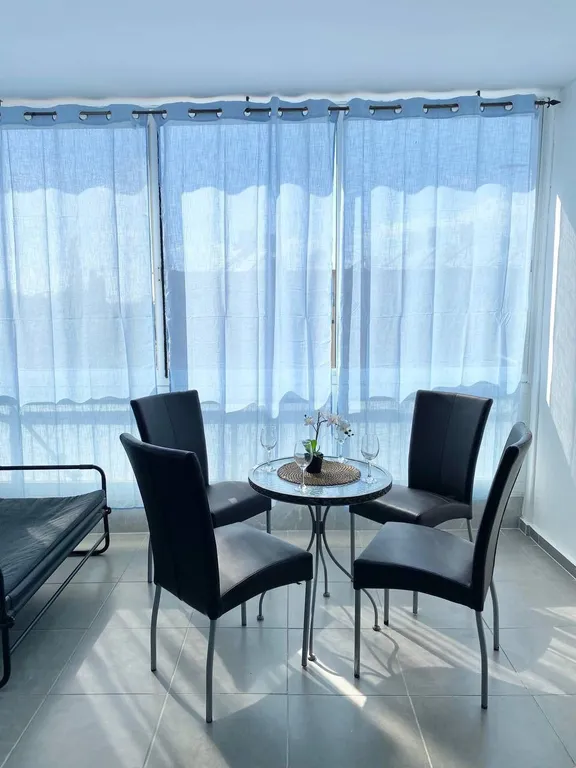 Deluxe рядом с Средиземным морем