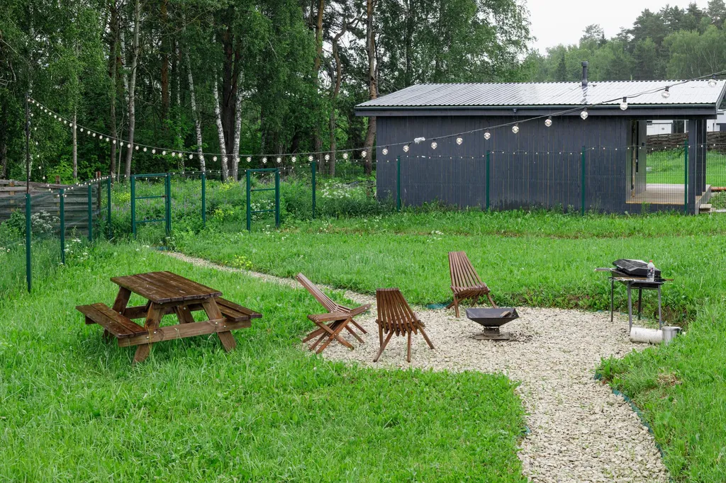 Яркий коттедж с панорамным видом на лес рядом с баней