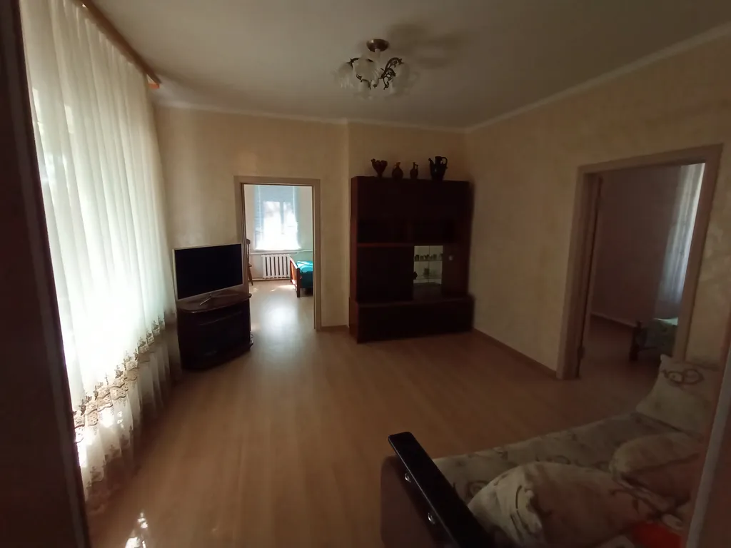 Дом в центре города, рядом с парком и в пешей доступности до моря